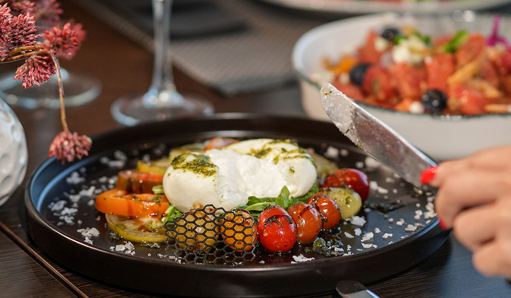 Kulinarik: Von traditioneller zypriotischer Küche bis hin zur Fig & Olive für mediterrane Klassiker. Foto: Aphrodite Hills