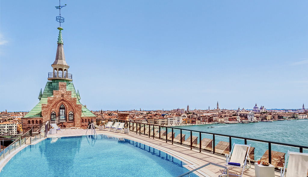 Der höchstgelegene Pool der Stadt. Foto: Hilton