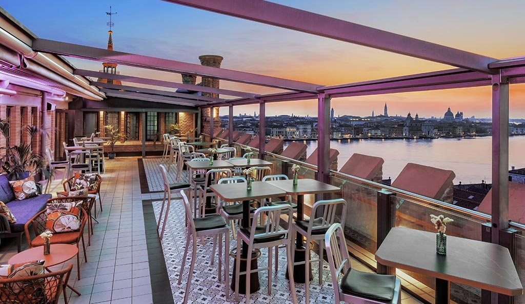 Die neu gestaltete Rooftop Bar des Hilton. Foto: Hilton