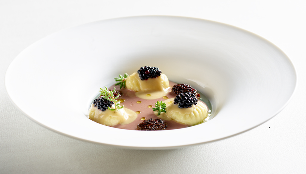 Gnocchi di patata, spugnole, parmigiano Reggiano. Foto: Peter Brunel