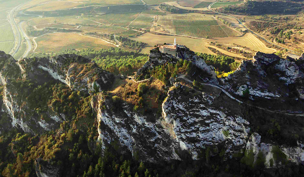 Die Riscos de Bilibio: Klippen in der Nähe von Haro, die als Schauplatz der berühmten Batalla de Vino (Weinschlacht) bekannt sind. Foto: CRR Rioja