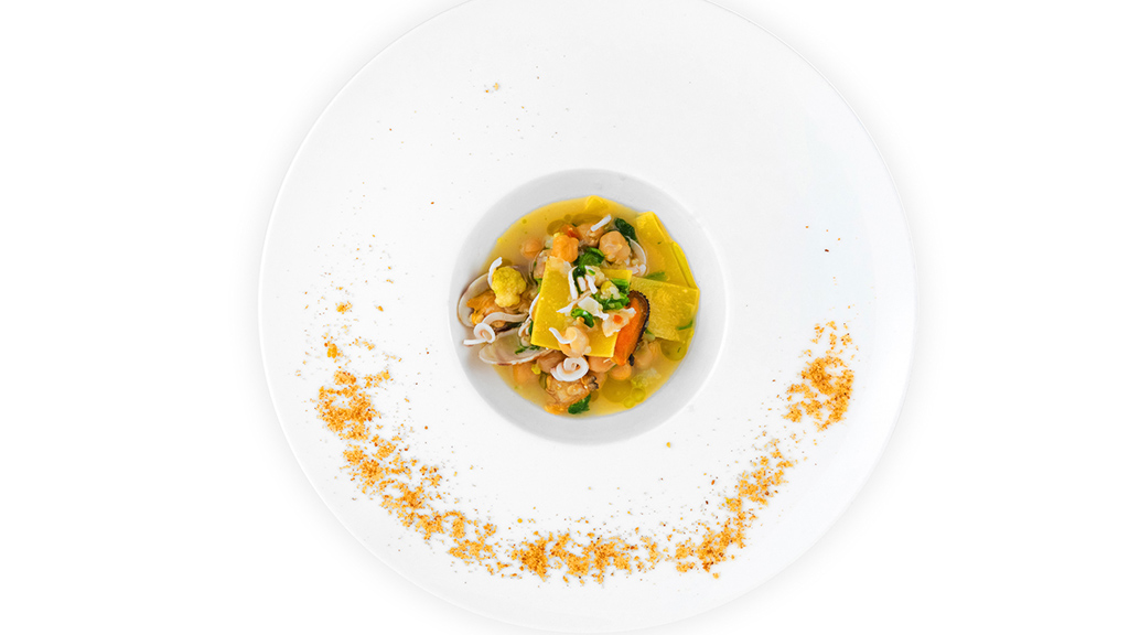 Kichererbsensuppe mit Zucchinistückchen. Foto: Capitolo Primo