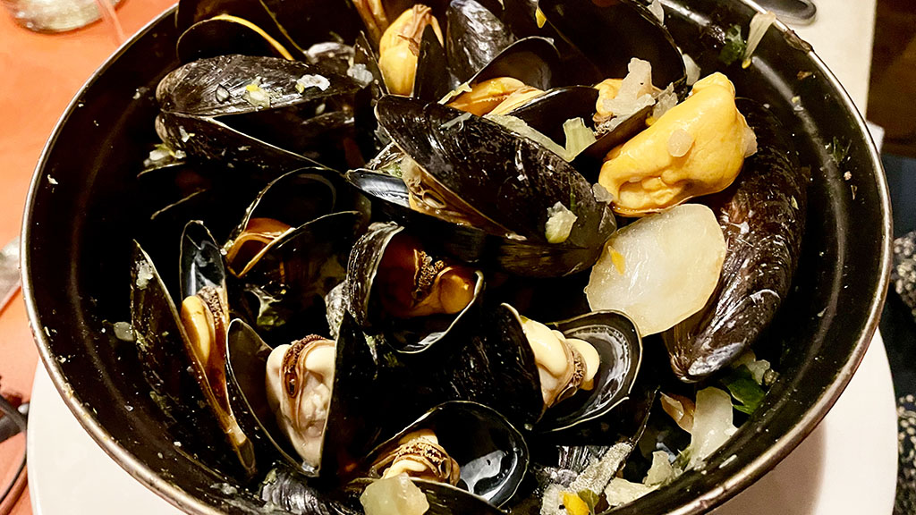 Miesmuschlen in Weißweinsauce im Restauraurant La Sapinière. Foto: Kirsten Lehmkuhl
