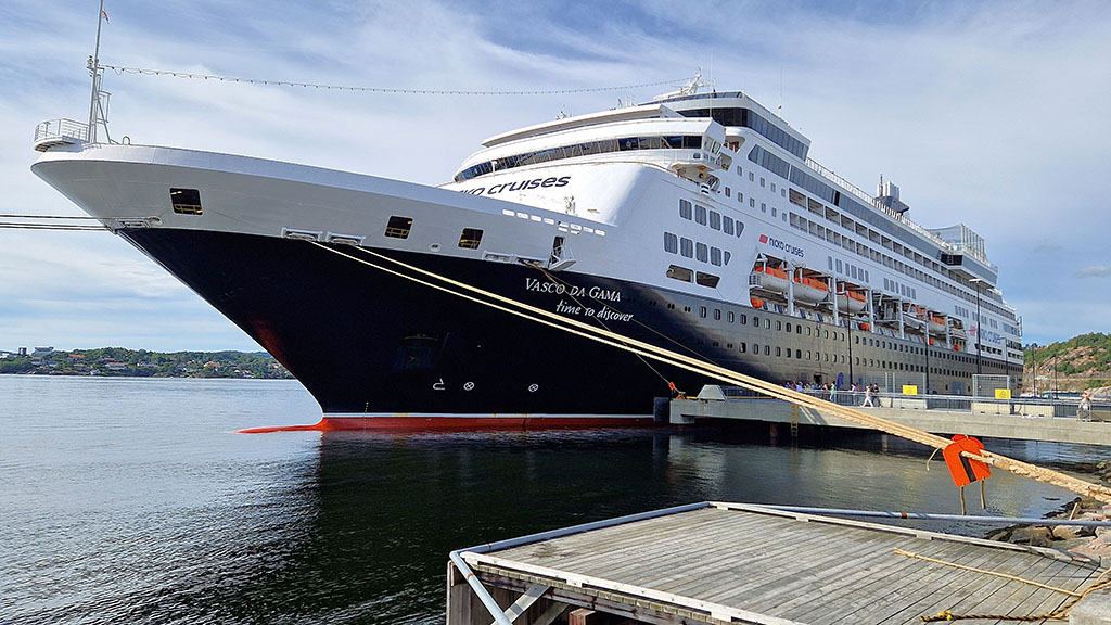Das Schiff nutzt Landstrom im Hafen, diesel-elektrische Antriebe und Katalysatoren zur Reduzierung von Emissionen – so lässt sich Komfort mit bewusstem Reisen verbinden. Foto: Andreas Bienert