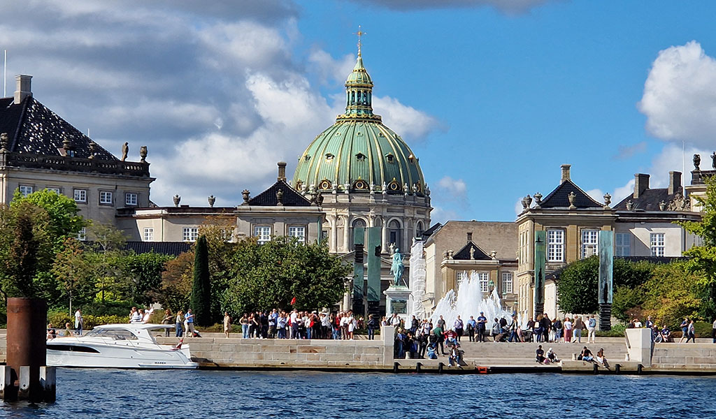 Schloss Amalienborg vom Wasser aus. Foto: Andreas Bienert