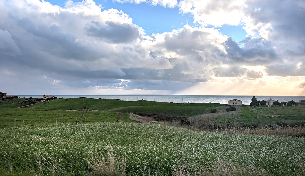 Der Einfluss des Meeres auf Mandrarossa Weine... Foto: Carola Faber