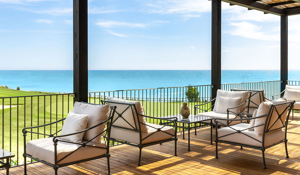 Entspannung im Clubhouse. Foto: Verdura Resort