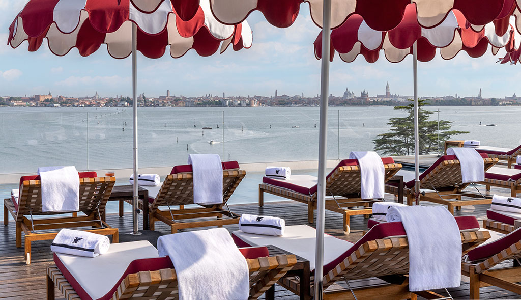 Der Infinity Pool des Resorts mit Blick über die Lagune. Foto: Marriott International