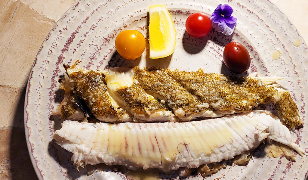 Wolfsbarsch aus der Salzkruste. Foto: Christian Euler