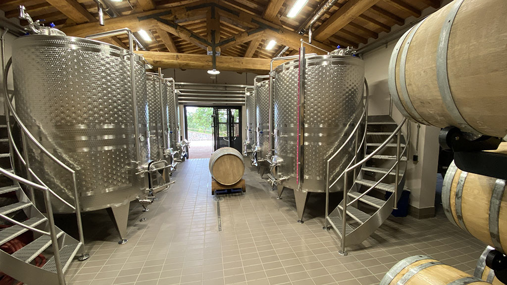 Die Stahltanks in der Produktion. Foto: Cantina Pomario
