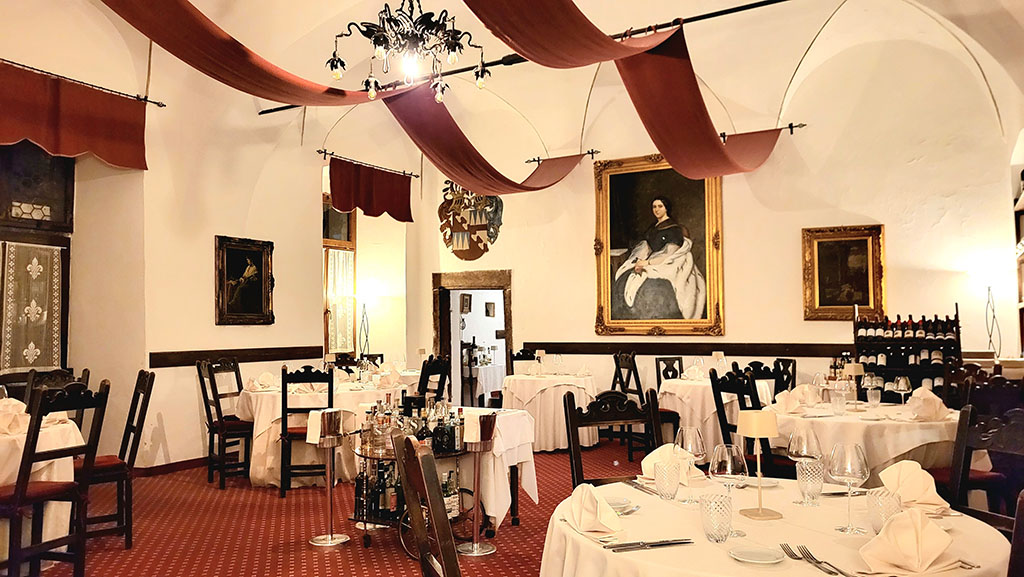 Das Restaurant im Castel Toblino. Foto: Christian Euler