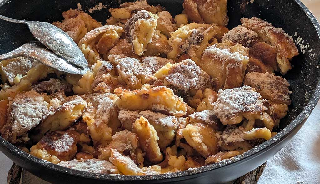 Alpentradition pur: Kaiserschmarrn. Foto: Carola Faber