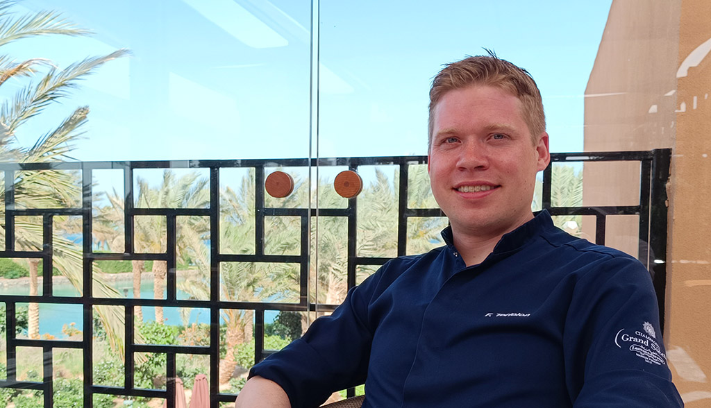Dominik Sato: „Nicht alle Produkte, die wir für unsere Menüs benötigen, sind in Ägypten ohne weiteres zu beziehen“. Foto: Michael Schabacker