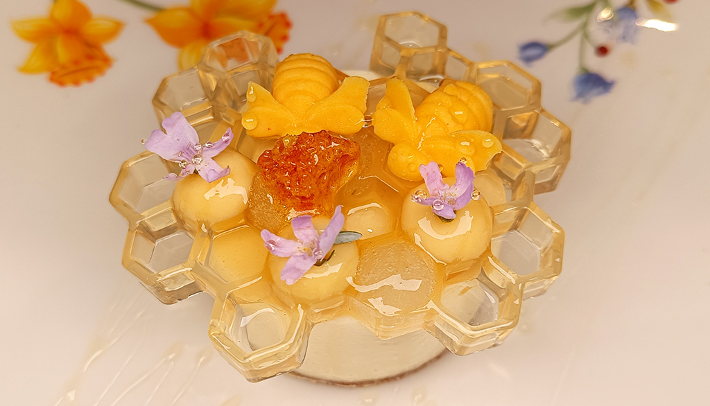 Dessert: Dairy, honey from La Axarquia and citrus. Foto: Michael Schabacker
