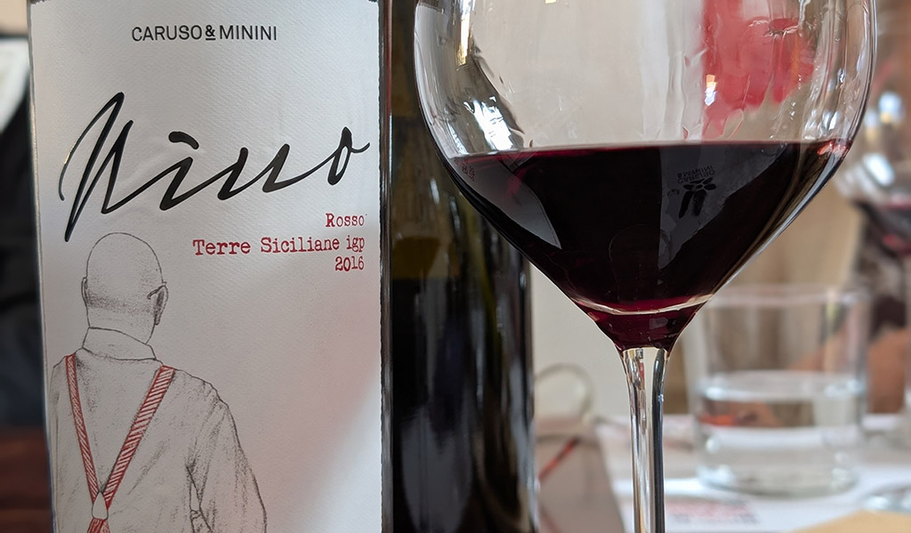 Ein Wein von Caruso & Minini. Foto: Carola Faber
