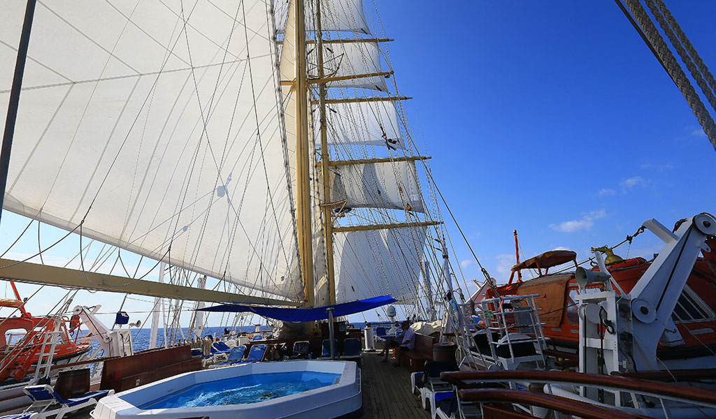 Auch ein kleiner Pool findet sich an Deck. Foto: Frank Dieter Sistenich