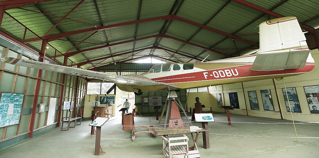 Das Flugzeug von Jacques Brel auf den Marquesas. Foto: Frank Dieter Sistenich