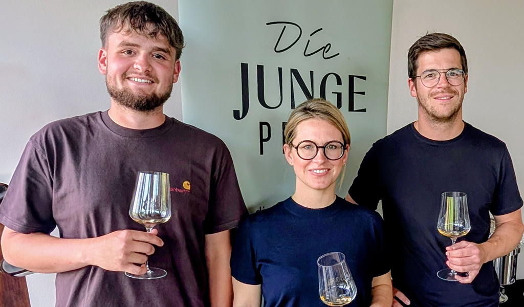 Max Neiss, Janina Berizzi und Lukas Reinhardt vom Weingut Graeber. Foto: Carola Faber