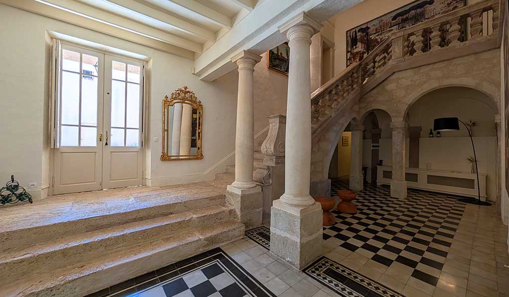 Innenbereich des Château Saint-Martin de la Garrigue. Foto: Carola Faber