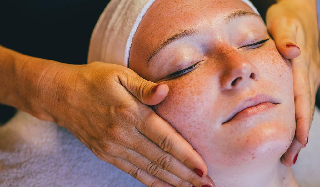 Beautybehandlung im Wellnessbereich. Foto: Hotel Reiters Supreme