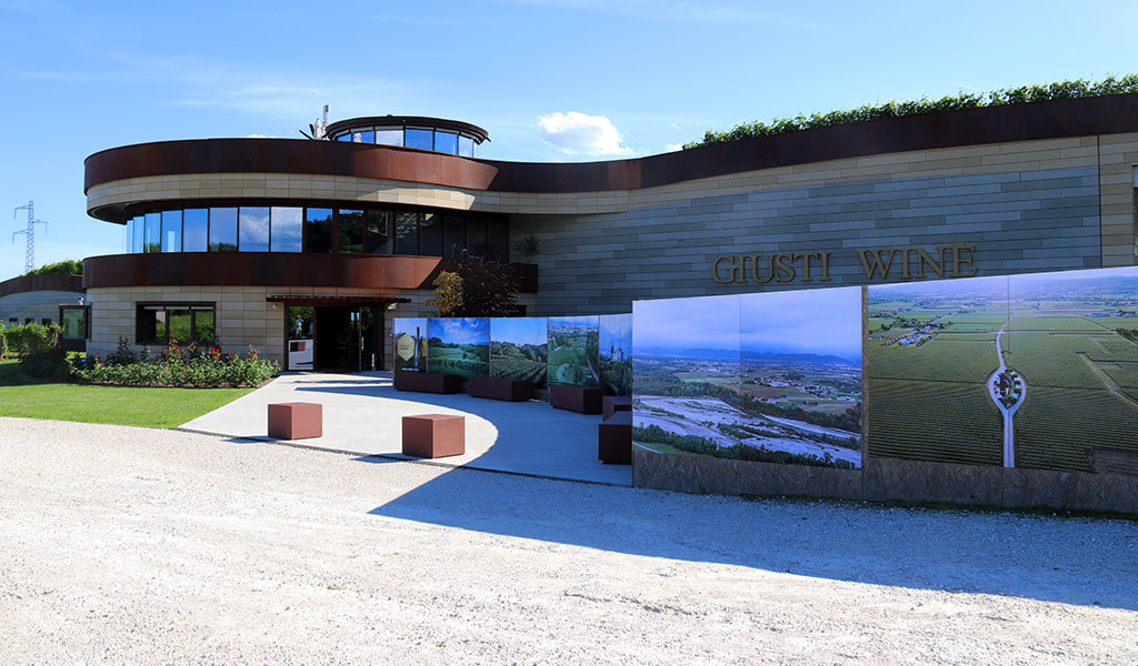 Futuristisch anmutendes Gebäude. Foto: Jürgen Sorges