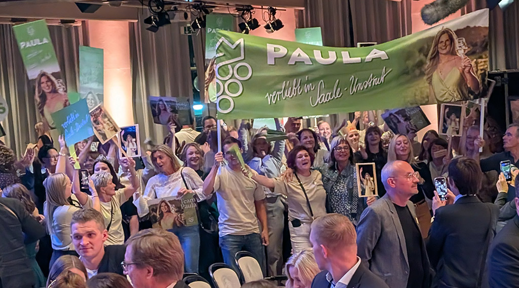 Der Fanclub der Weinkönigin Paula Löber bei der Veranstaltung. Foto: Carola Faber