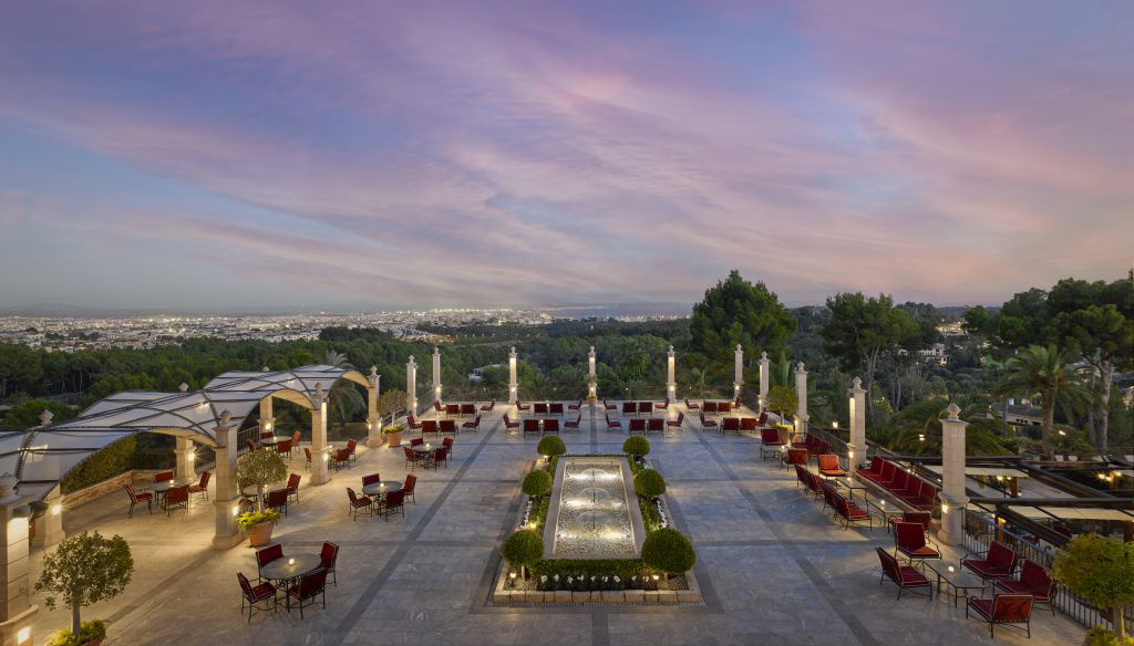 Abendstimmung auf der Terrasse des Castillo Hotel Son Vida. Foto: Castillo Hotel Son Vida