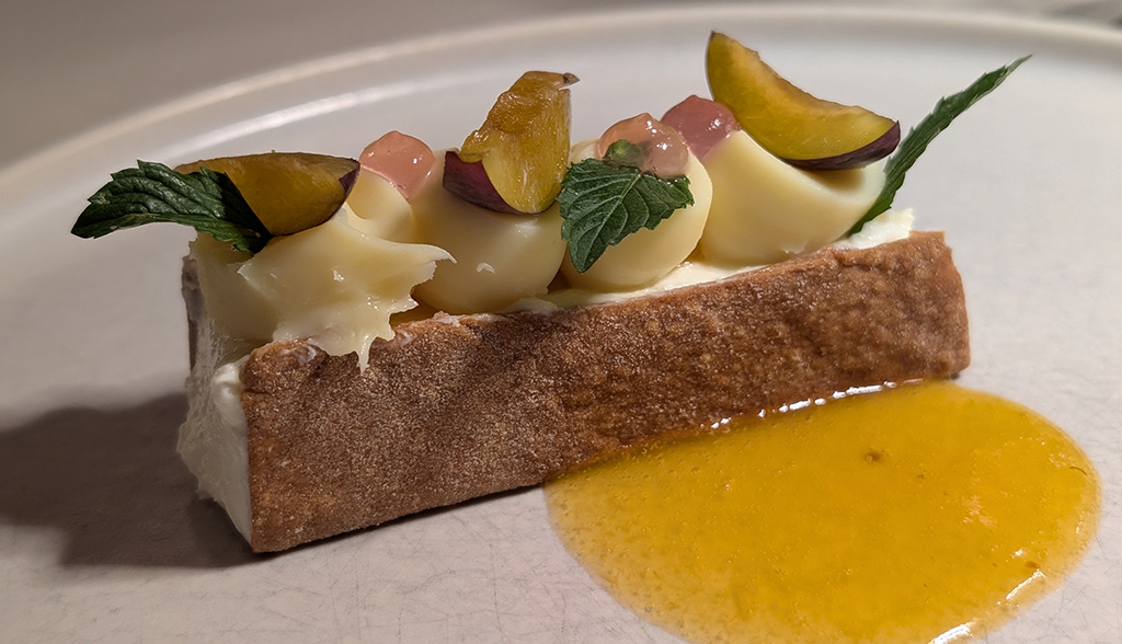 Zwetschke, weiße Schokolade und Kärntner Hadn. Foto: Carola Faber