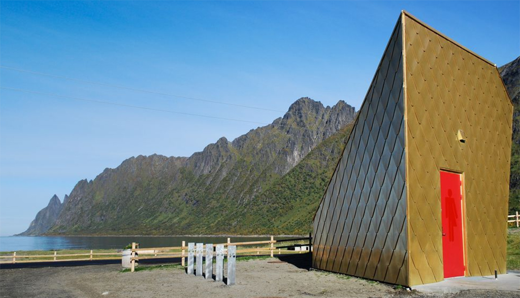 „Golden Toilet“. Foto: Foto Jarle Wæhler - Statens vegvesen